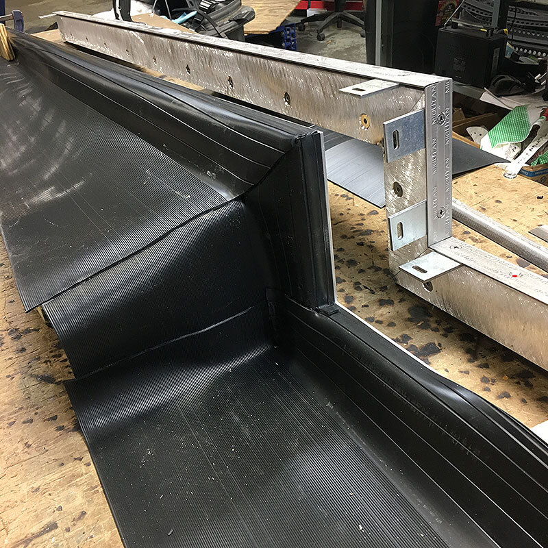 Roof expansion joint assembly
